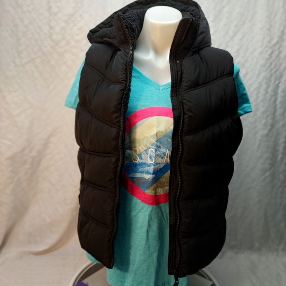 Aeropostale Jackets & Blazers - Womens large black Puffy hooded vest aeropostale